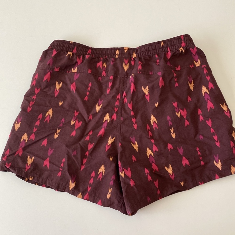 Patagonia 5” baggies women’s size medium EUC maroon chevron - Picture 5 of 5